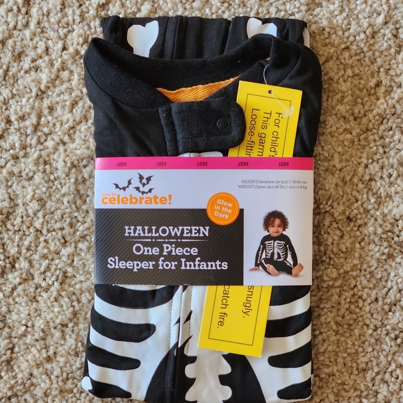 NWT Way to Celebrate Glow in the Dark Skeleton Sleeper Size 18 Months - Picture 2 of 4